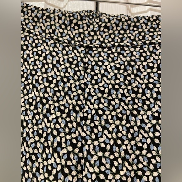 NWT~Beautiful On Trend Crepe Textured Palazzo Pants - Picture 4 of 11